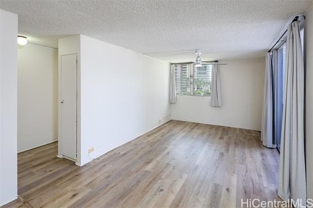 Building Photo - 2637 Kuilei St