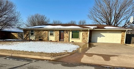 Building Photo - 1401 Plains Ave