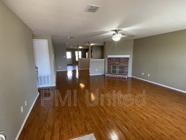 Foto del edificio - 6201 English Saddle Ln