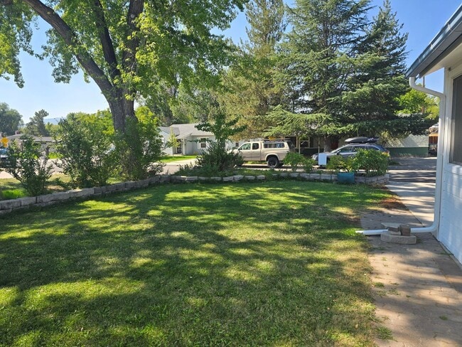 Building Photo - 652 Arbutus St