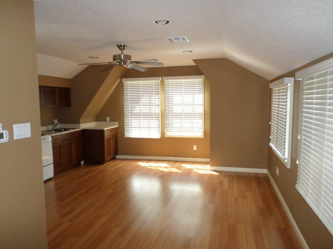 304 W Dexter Dr Unit 1, College Station, TX 77840 Condo for Rent in