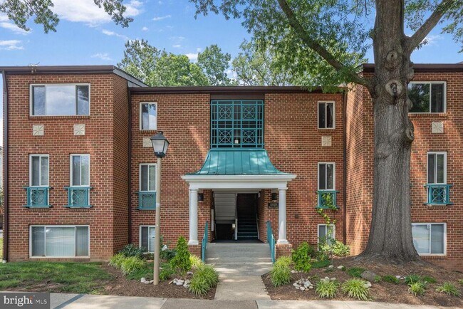 Foto del edificio - 11820 Breton Ct