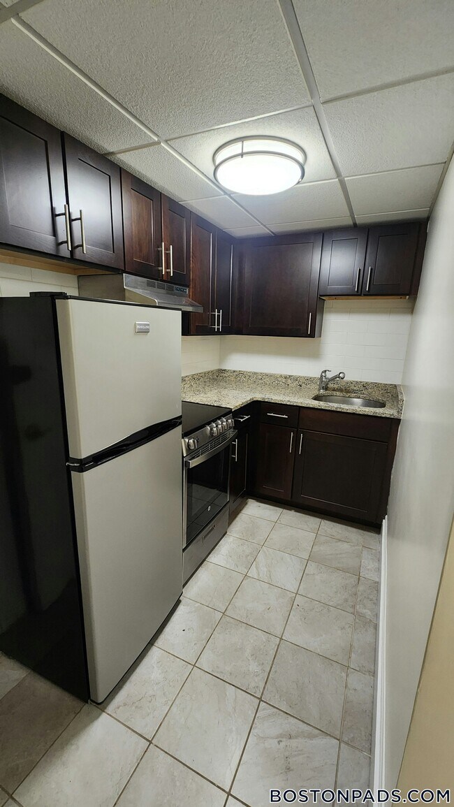 Building Photo - 62 Boylston St