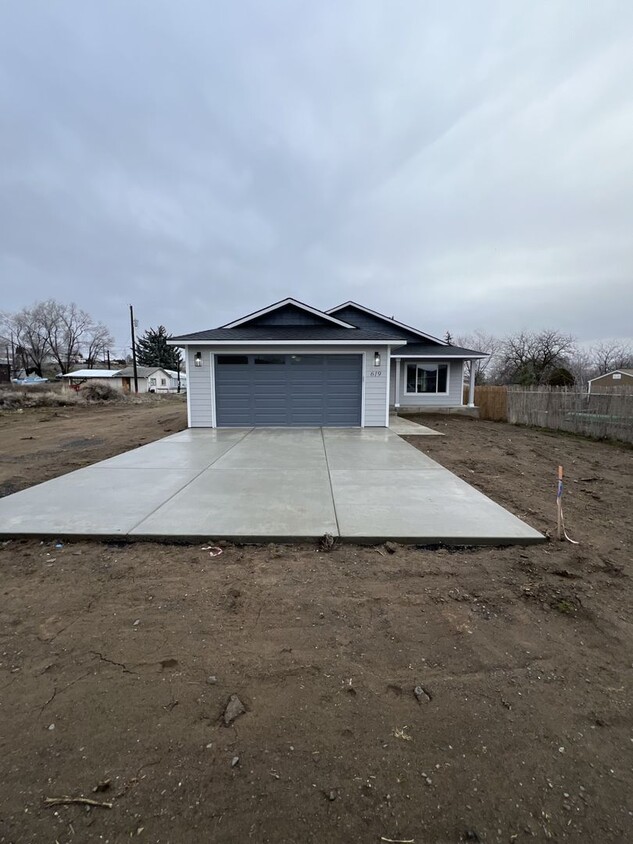 Primary Photo - New Construction Home for Rent in Soap Lake