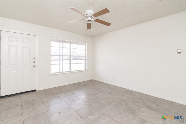 Foto del edificio - 1513 Janis Dr