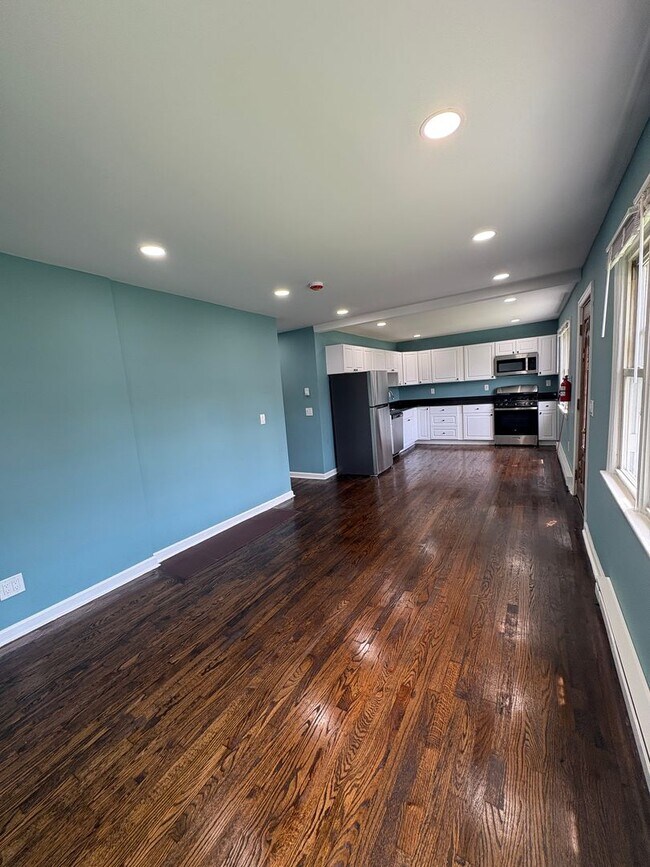 Foto del edificio - Beautiful 3 Bedroom 1 Bathroom Single Fami...