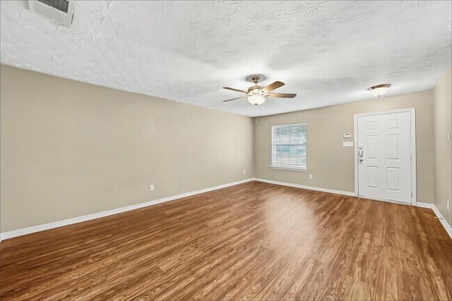 Foto del edificio - 5010 Deer Path Dr