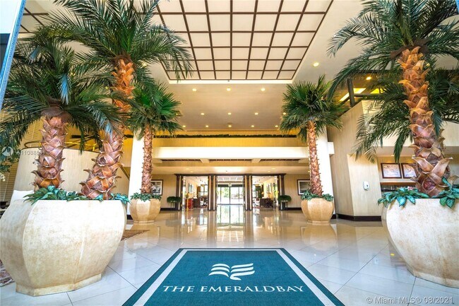 Building Photo - 151 Crandon Blvd