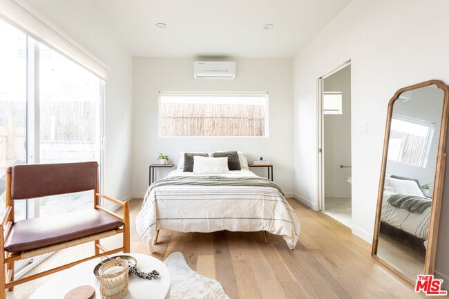 Building Photo - 3613 1/4 Bellevue Ave