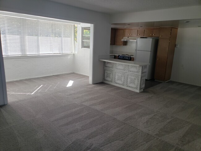 Kitchen & Familyroom - 14225 Lora Dr