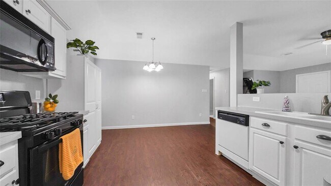 Cocina y comedor - 5023 Deer Point Dr