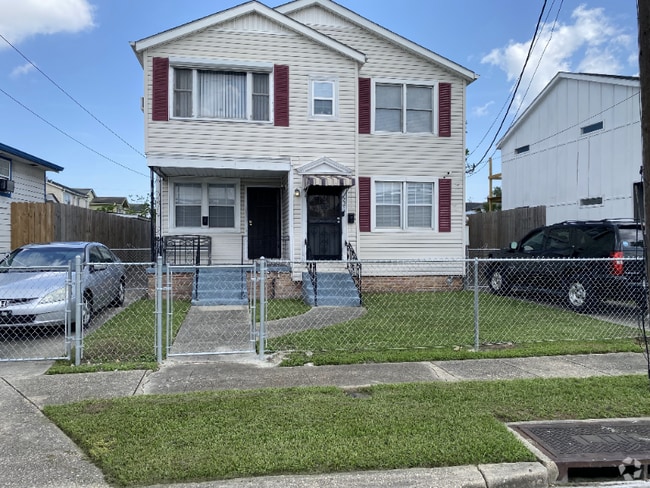 Building Photo - 2215 Humanity St