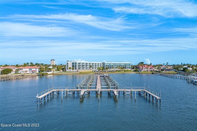 Building Photo - 225 Strand Dr