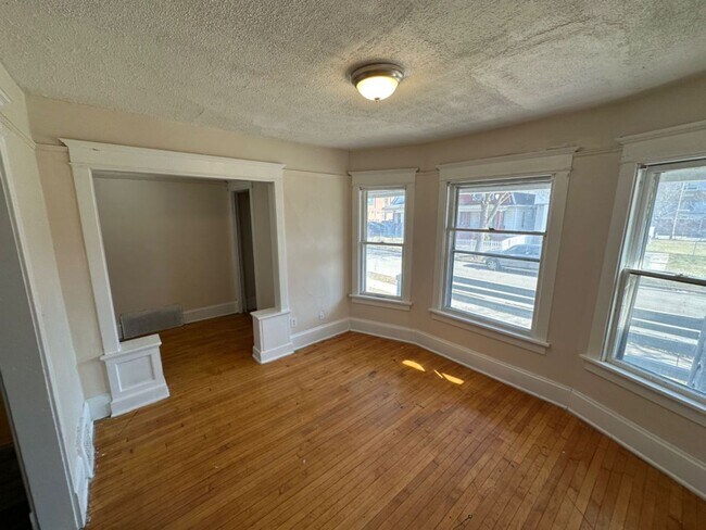 Foto del edificio - 2437-2439 N 37th St. (Duplex)