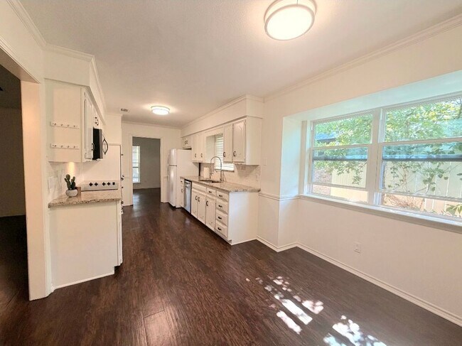 Foto del edificio - 3433 Lynbrook Dr