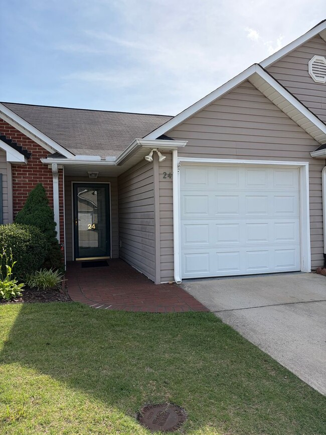 Building Photo - Prime Simpsonville Location!!