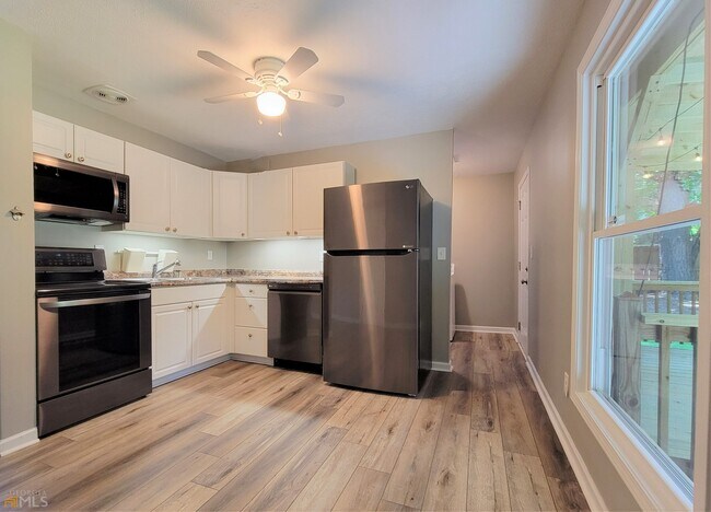 Building Photo - 3742 Sarahs Ln