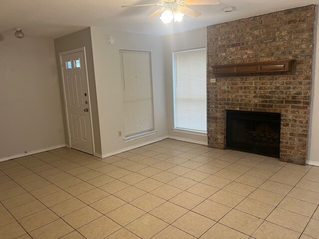 Foto del edificio - 1329 N Walnut Creek Dr