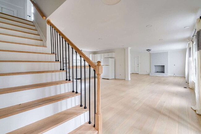 Building Photo - Chapel Hill Retreat: Spacious 4-Bedroom with Fenced-in Backyard