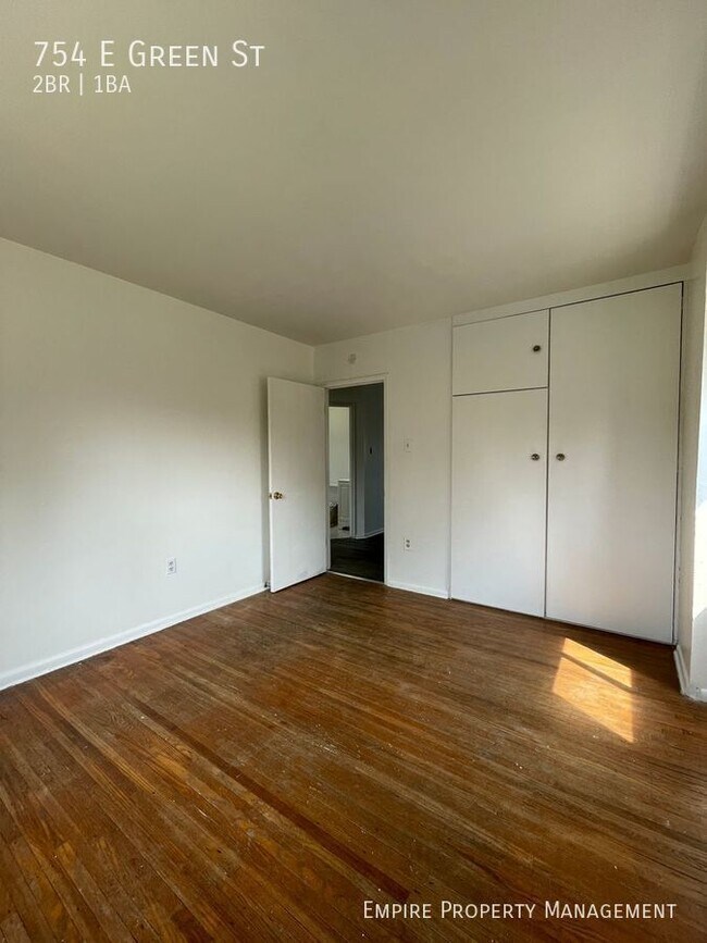 Foto del edificio - 754 E Green St