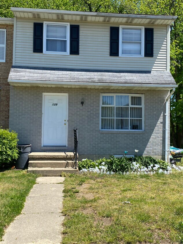 Primary Photo - 129 Madison Ct