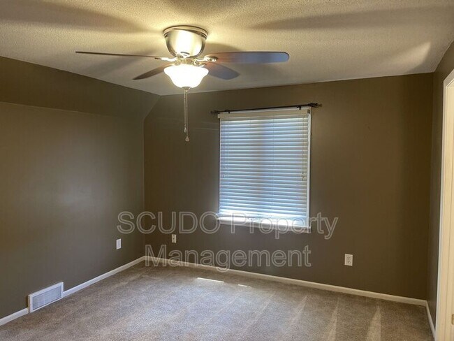Building Photo - 8360 N Overland Dr