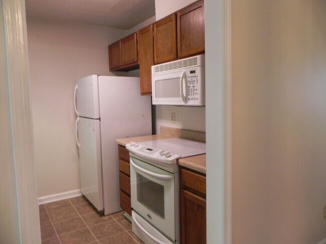 Building Photo - 1 Bedroom 1 Bath Condo in Raleigh 27612!