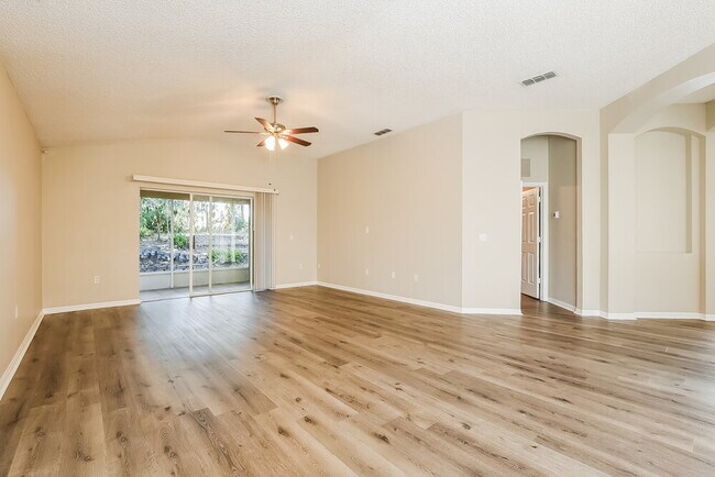 Foto del edificio - 25223 Ironwedge Dr