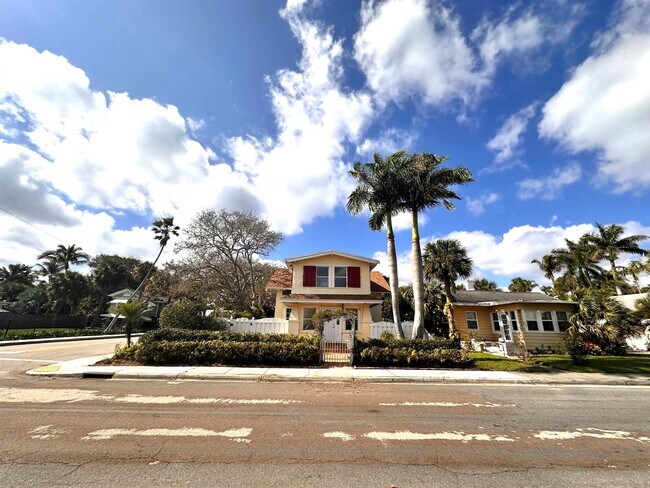 Foto del edificio - 303 N Lakeside Dr