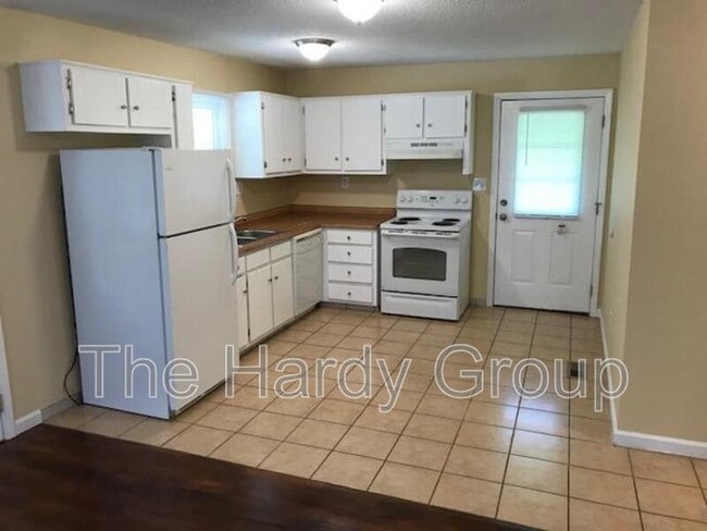 Building Photo - 800-B N Vine St