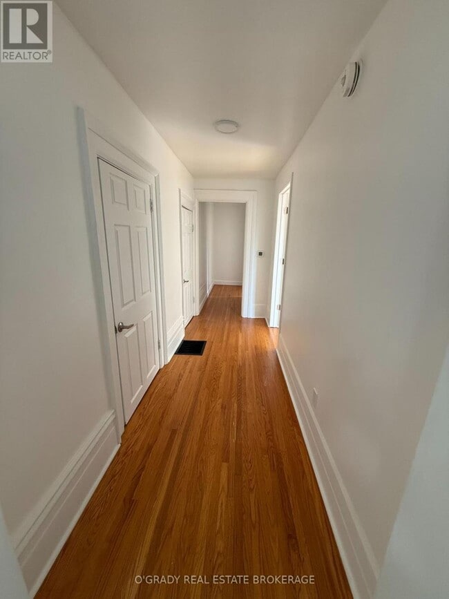 Building Photo - 28 James St E