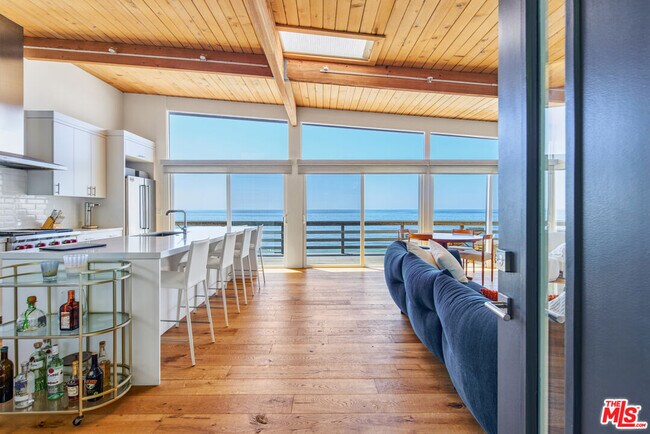 Foto del edificio - 24246 Malibu Rd