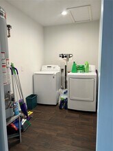 Building Photo - 10515 Sagewind Dr