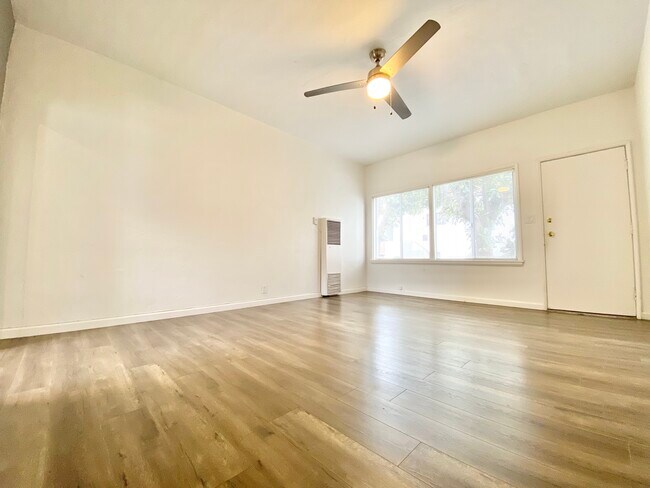 Building Photo - 123 E Windsor Rd