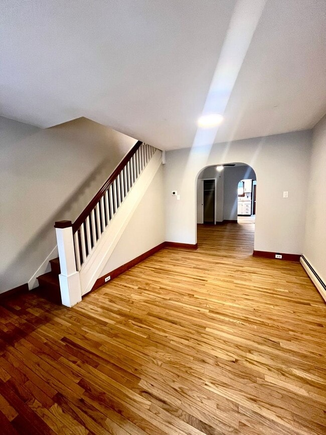 Building Photo - Spacious 4 Bedroom Home Available Now!