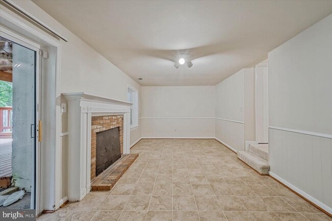 Building Photo - 7177 Lake Cove Dr