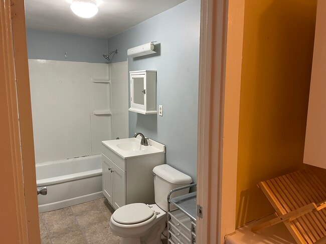 Building Photo - 132 Tecumseh St