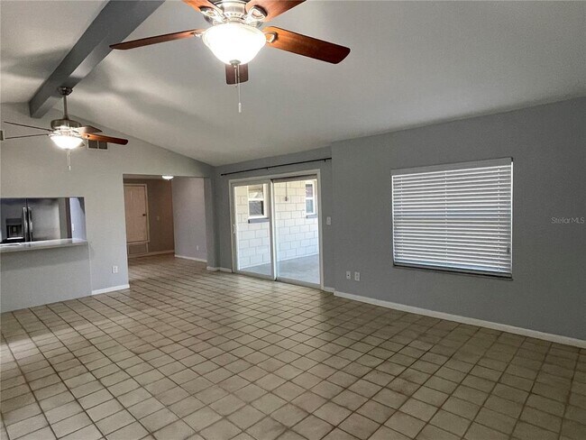 Foto del edificio - 7901 Woodlynne Ave