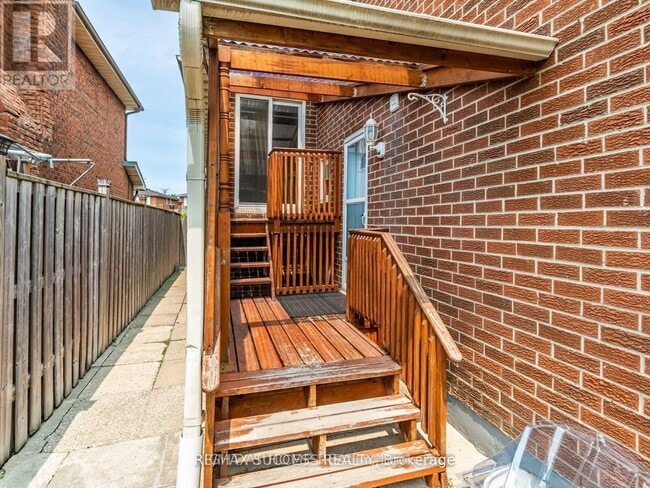 Building Photo - 7 Point O'Woods Dr