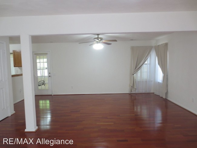 Building Photo - 3132 Guardhouse Cir