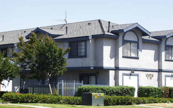 Foto del edificio - Summer Breeze Apartments