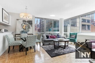 Building Photo - 451 W 37th St