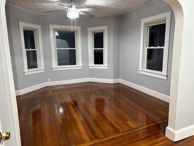 Building Photo - 14 Sabra St