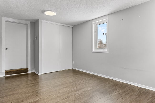 Building Photo - Spacieux Appartement 1 chambre – Hull, Gatineau | À 5 minutes d’Ottawa