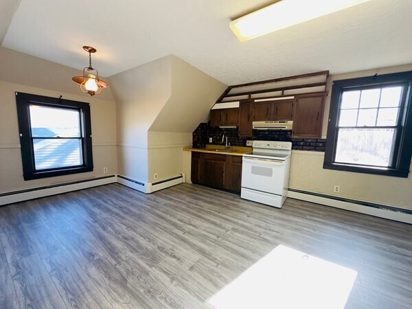 Large kitchen w/new flooring - 669 Westminster Hill Rd