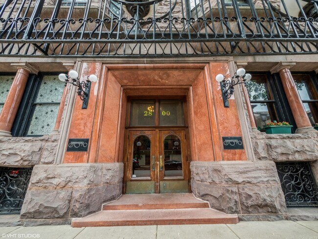 Foto del edificio - 2800 N Pine Grove Ave