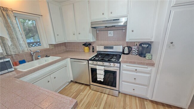 Foto del edificio - 24438 Ward St