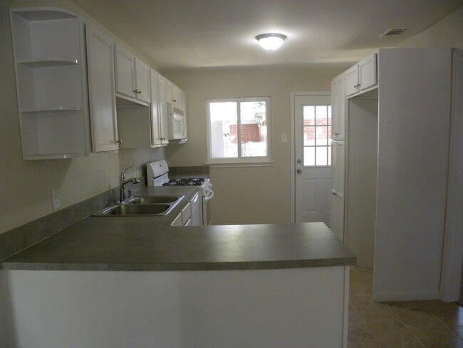 Foto del edificio - 10308 Libby Ln