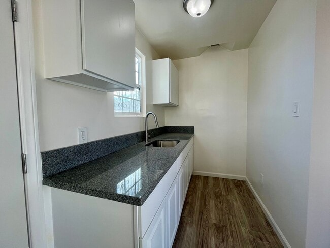 Photo - 6200-6202 Apartment