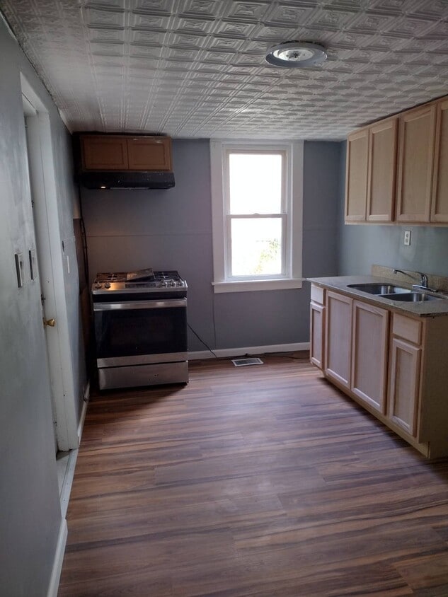Primary Photo - 930 Lenox Ave